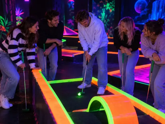 Members Thursday: Indoor Minigolf ⛳